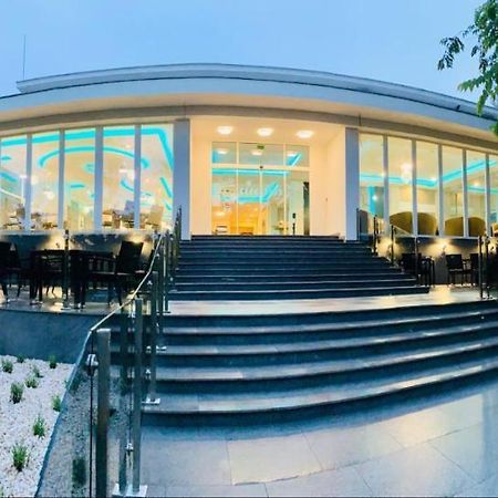 Fenyves Szalloda Es Konferencia-Koezpont Baktaloranthaza Bagian luar foto